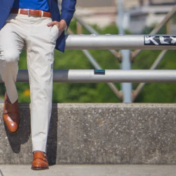 Should I wear flat-fronted pants or pleated pants?